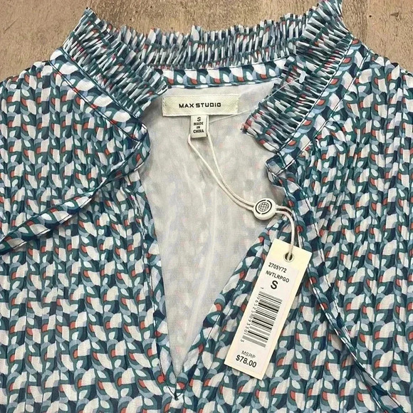 Max Studio blouse, NWT, size Small. - Picture 2 of 7